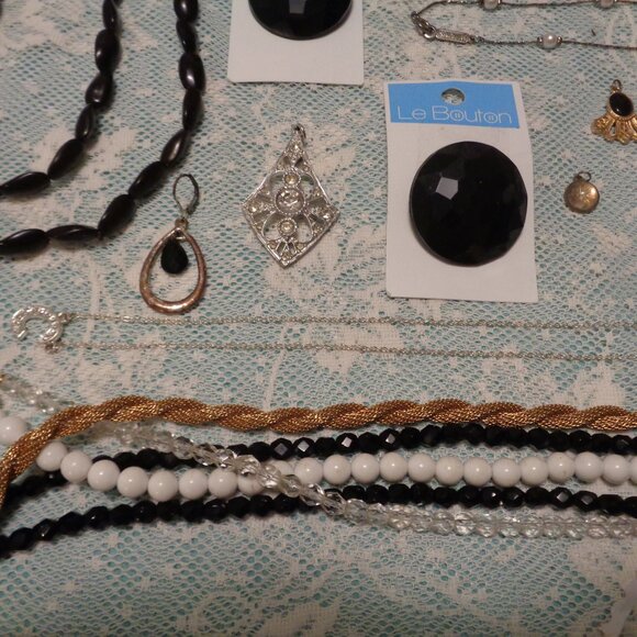 VINTAGE RETRO JEWELRY & PARTS BUTTONS SECRET BAG OLD SPOONJJ ETC. LOT - Picture 5 of 9